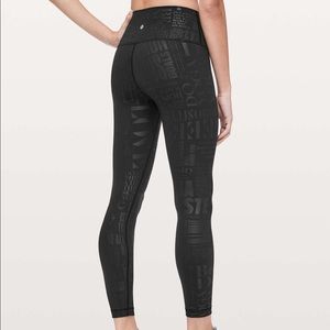 Lululemon Special Edition Manifesto Wunder under